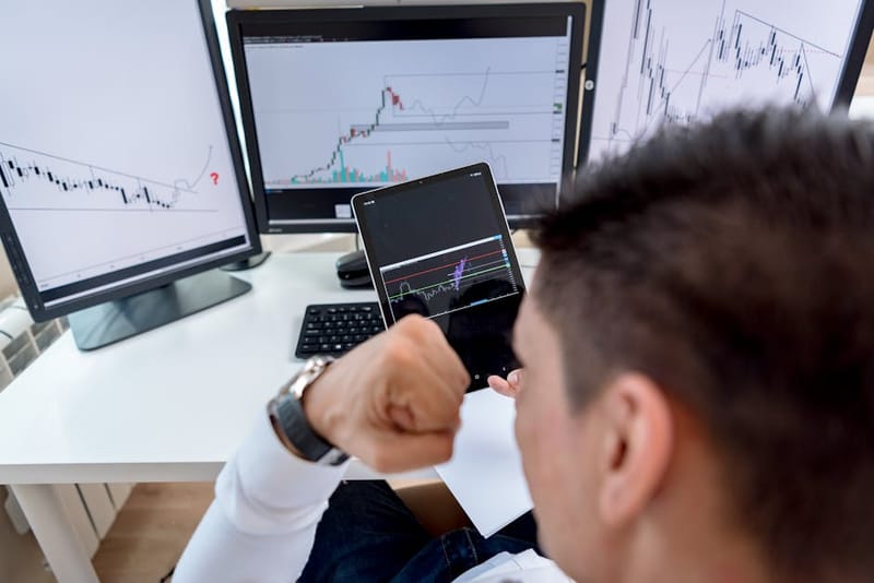 Overconfidence Bias: Why Active Traders Underperform