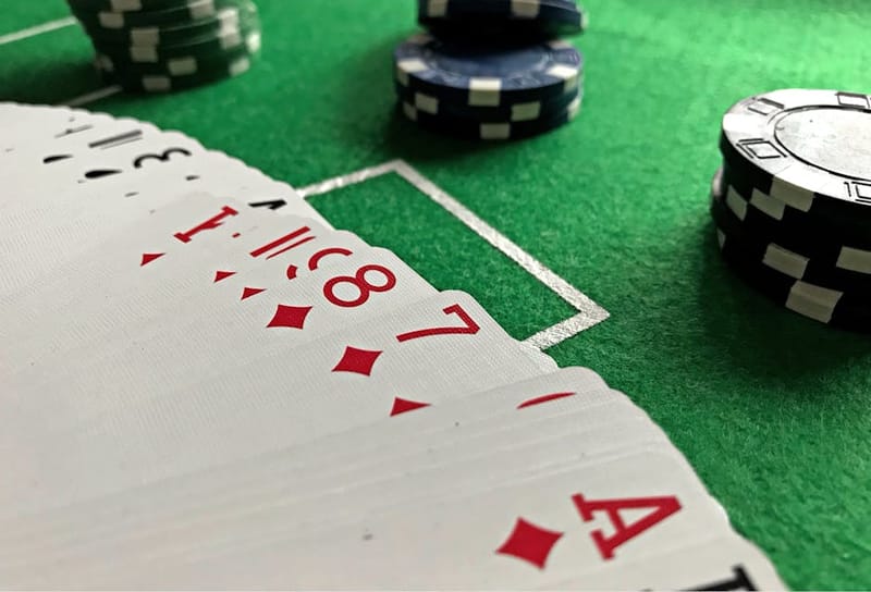 Expected Value in Poker: Pot Odds, EV & Decisions